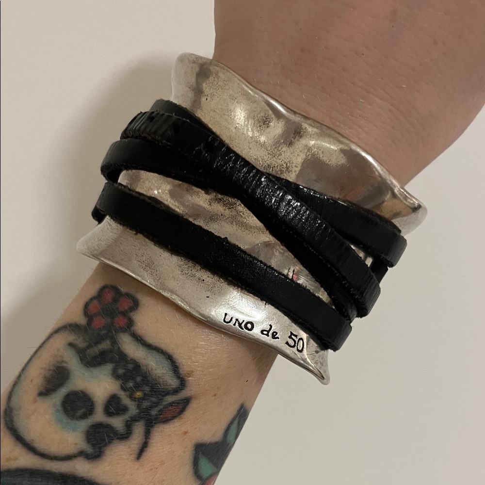 UNO de 50 Silver and Black Wrap Cuff Bracelet